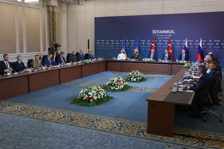 Делегации России и Украины завершили переговоры в Стамбуле