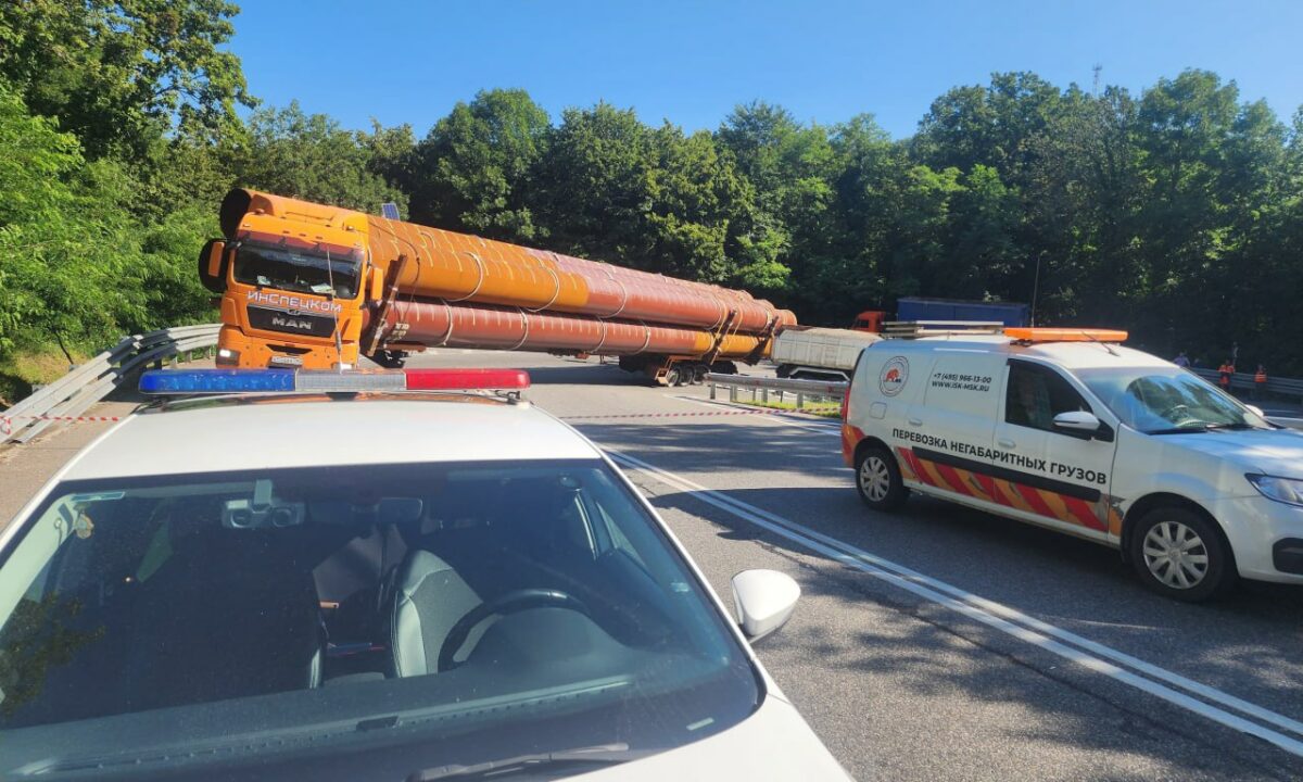 Движение на трассе под Геленджиком полностью открыли после ДТП с большегрузом