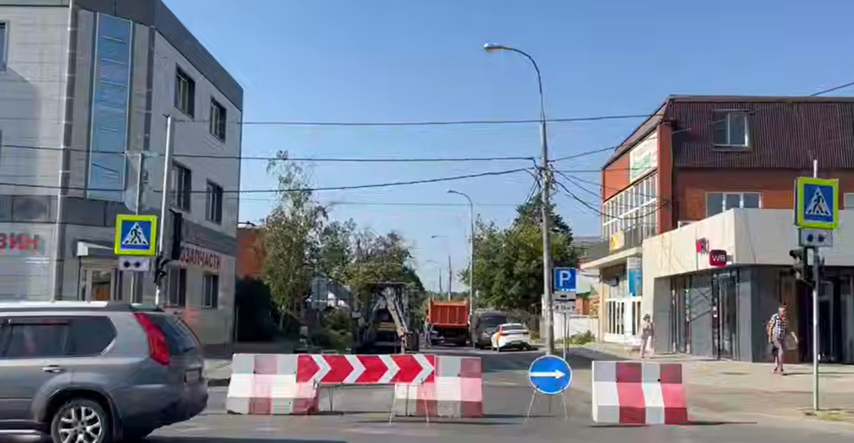 В Краснодаре движение на Ленина и 2-й Пятилетке перекрыли из-за ремонта сетей