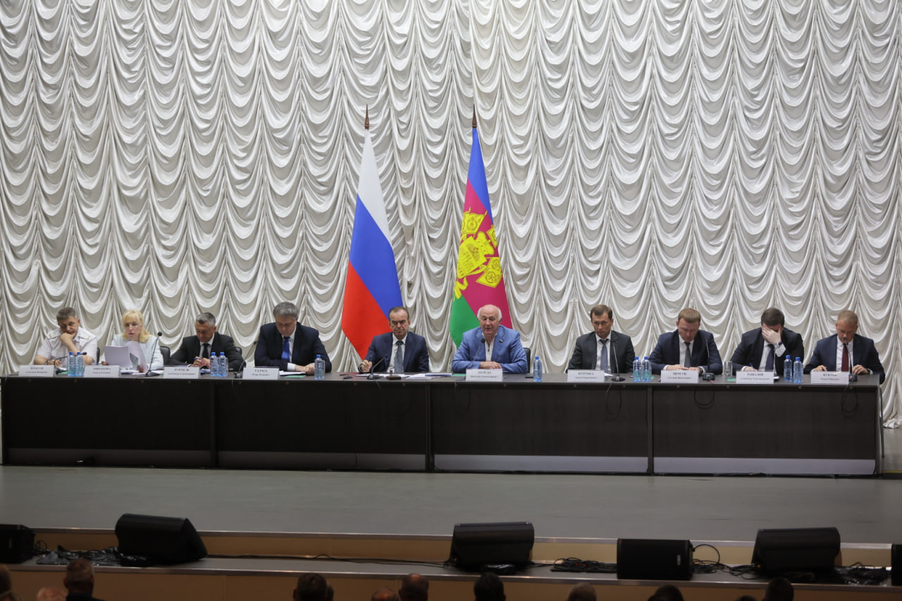 Кондратьев: новый регоператор должен наладить работу по вывозу мусора в Ейске