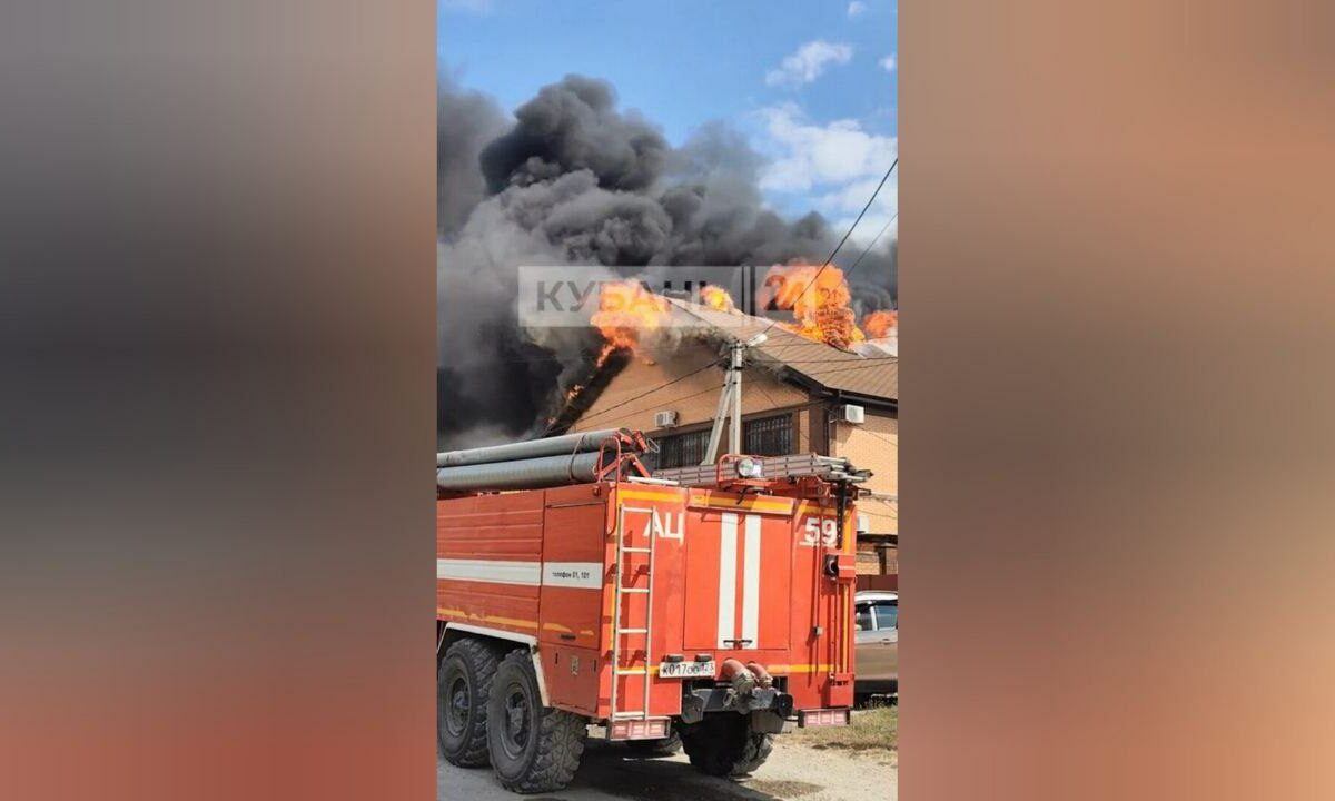 Из горящего реабилитационного центра в Анапе эвакуировали 25 человек