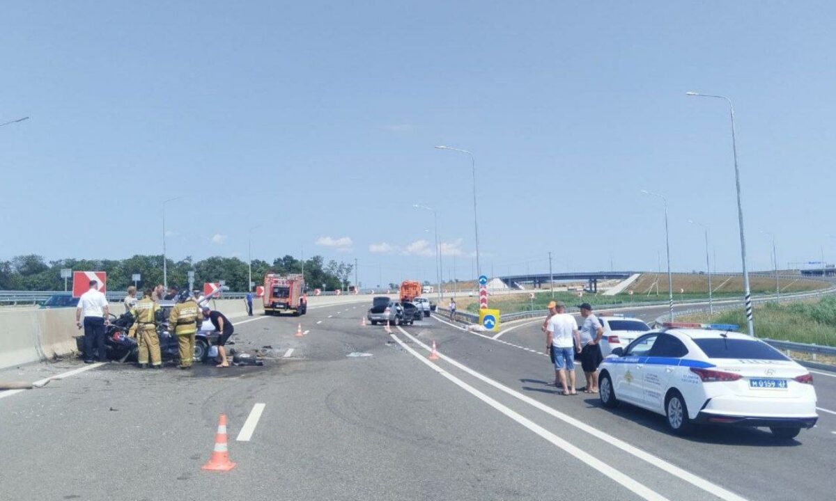 Три человека погибли в массовом ДТП на трассе в Темрюкском районе