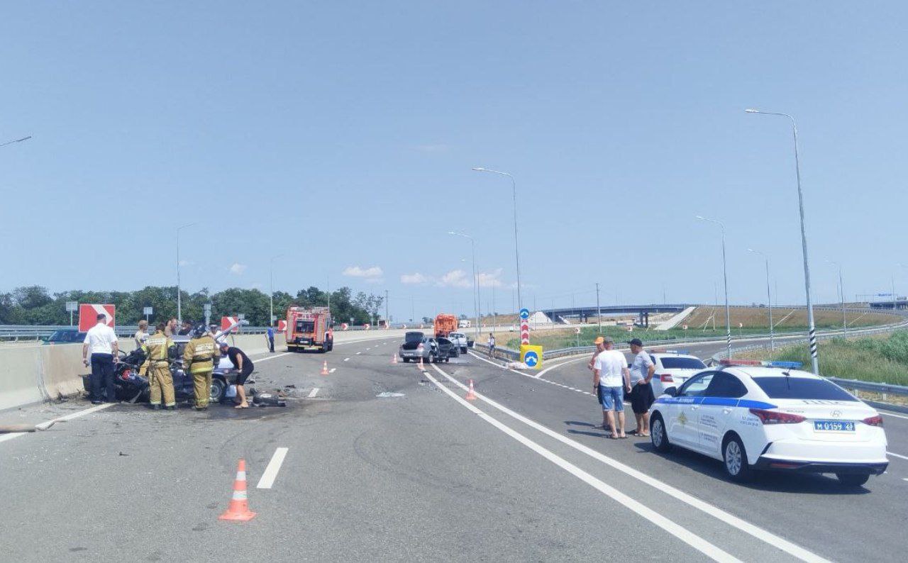 Три человека погибли в массовом ДТП на трассе в Темрюкском районе