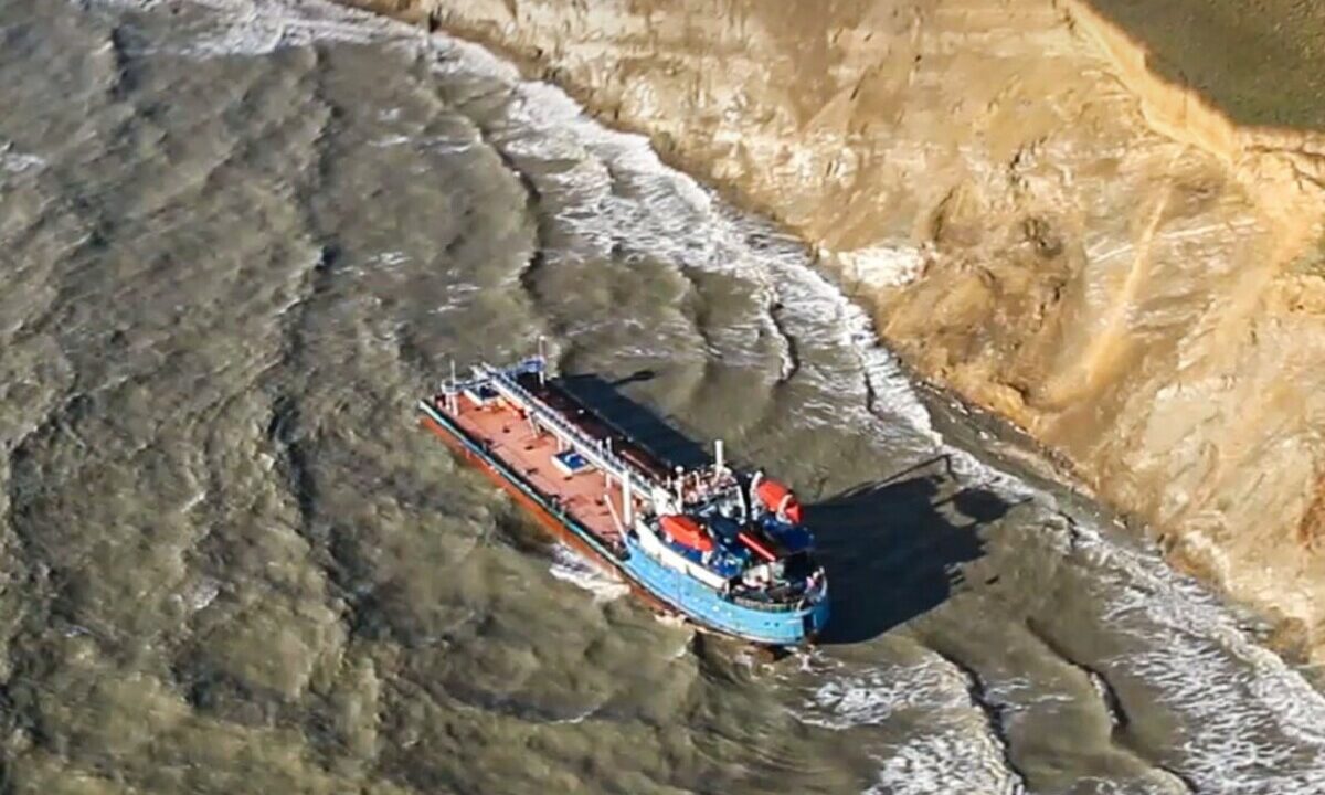 Росприроднадзор опроверг утечку мазута с затонувшего танкера «Волгонефть-212»