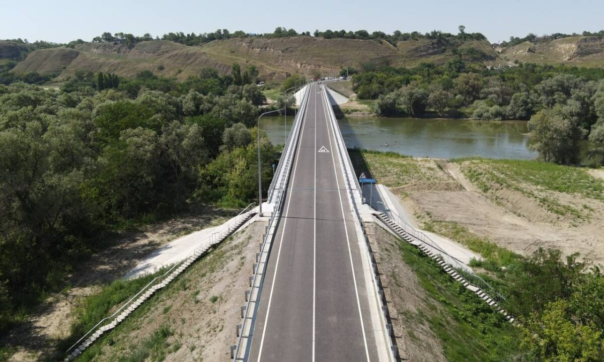 Движение по новому мосту через Кубань открыли в Усть-Лабинском районе