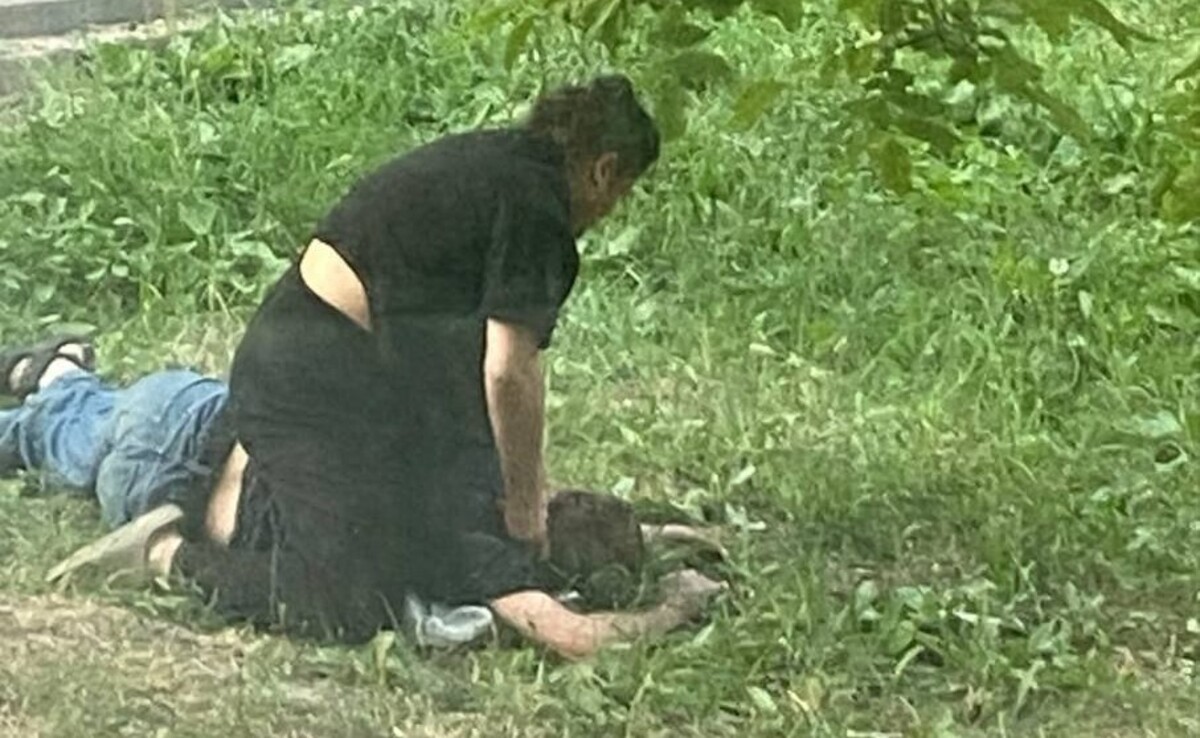 В Новороссийске женщина разбила мужчине голову камнем рядом с детской площадкой