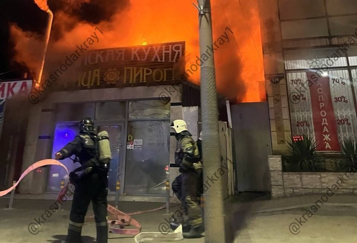 Осетинское кафе сгорело на улице Красных Партизан в Краснодаре