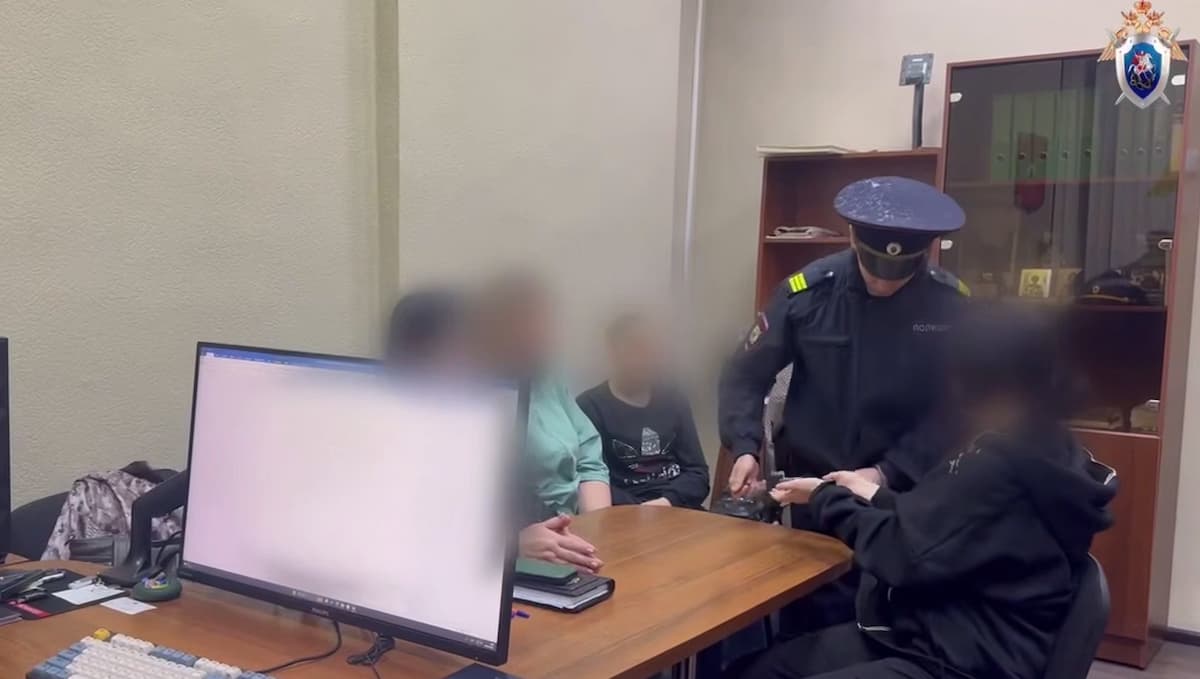 Сбежавших из социального центра подростков будут судить за угон машины на Кубани