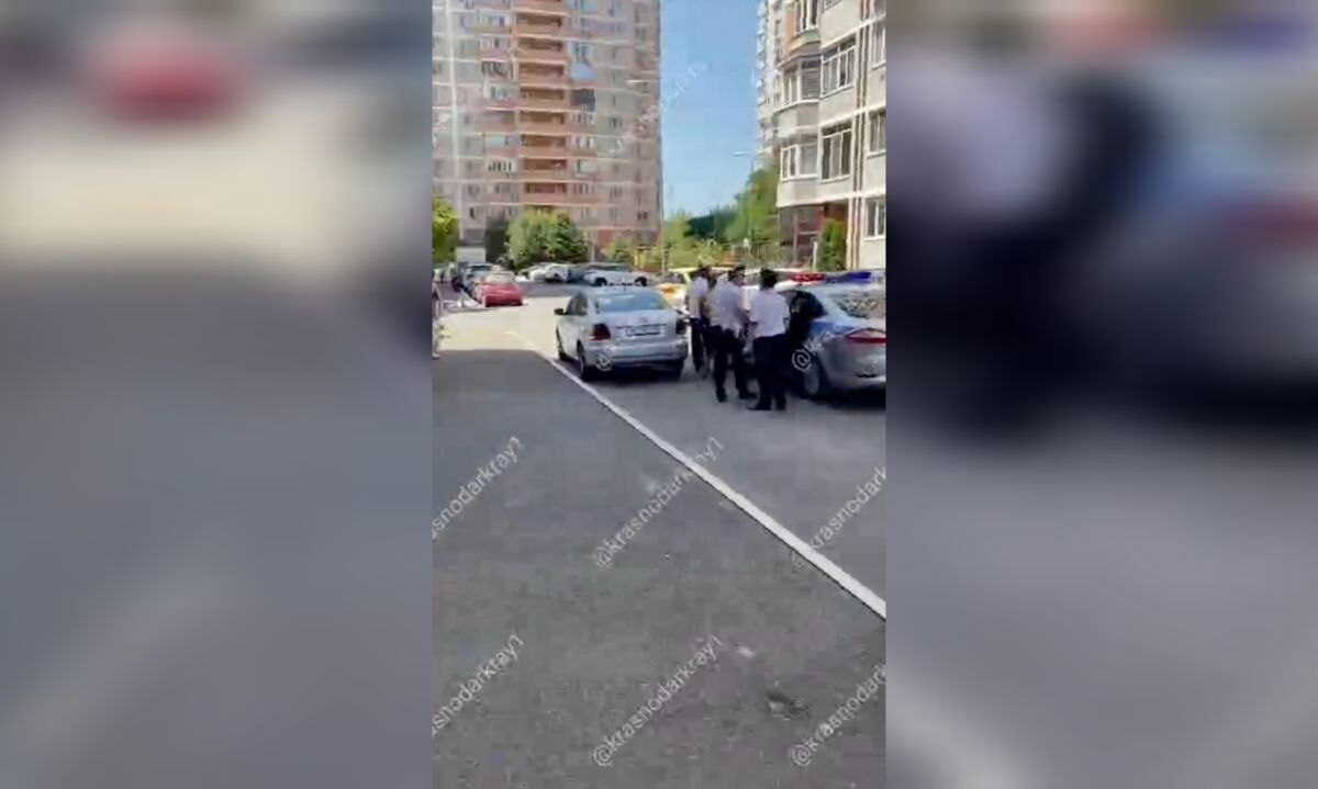 В Краснодаре жильцов дома в ЮМР эвакуировали из-за подозрительного предмета