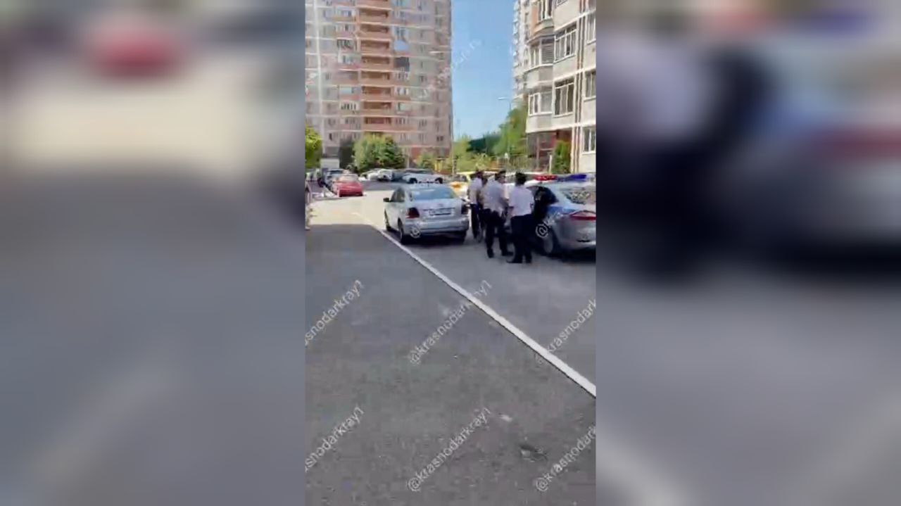 В Краснодаре жильцов дома в ЮМР эвакуировали из-за подозрительного предмета