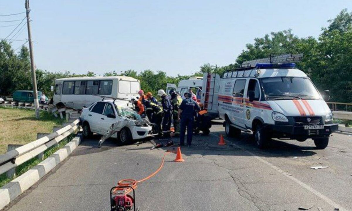 Пять человек пострадали в ДТП с автобусом в Тихорецке