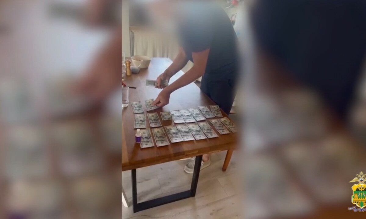 В Анапе мужчина похитил более 7 тысяч долларов у бывшей жены