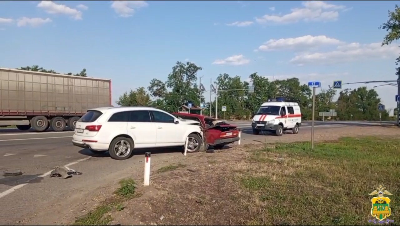 Иномарка врезалась в «семерку» в Павловском районе, погибли два человека