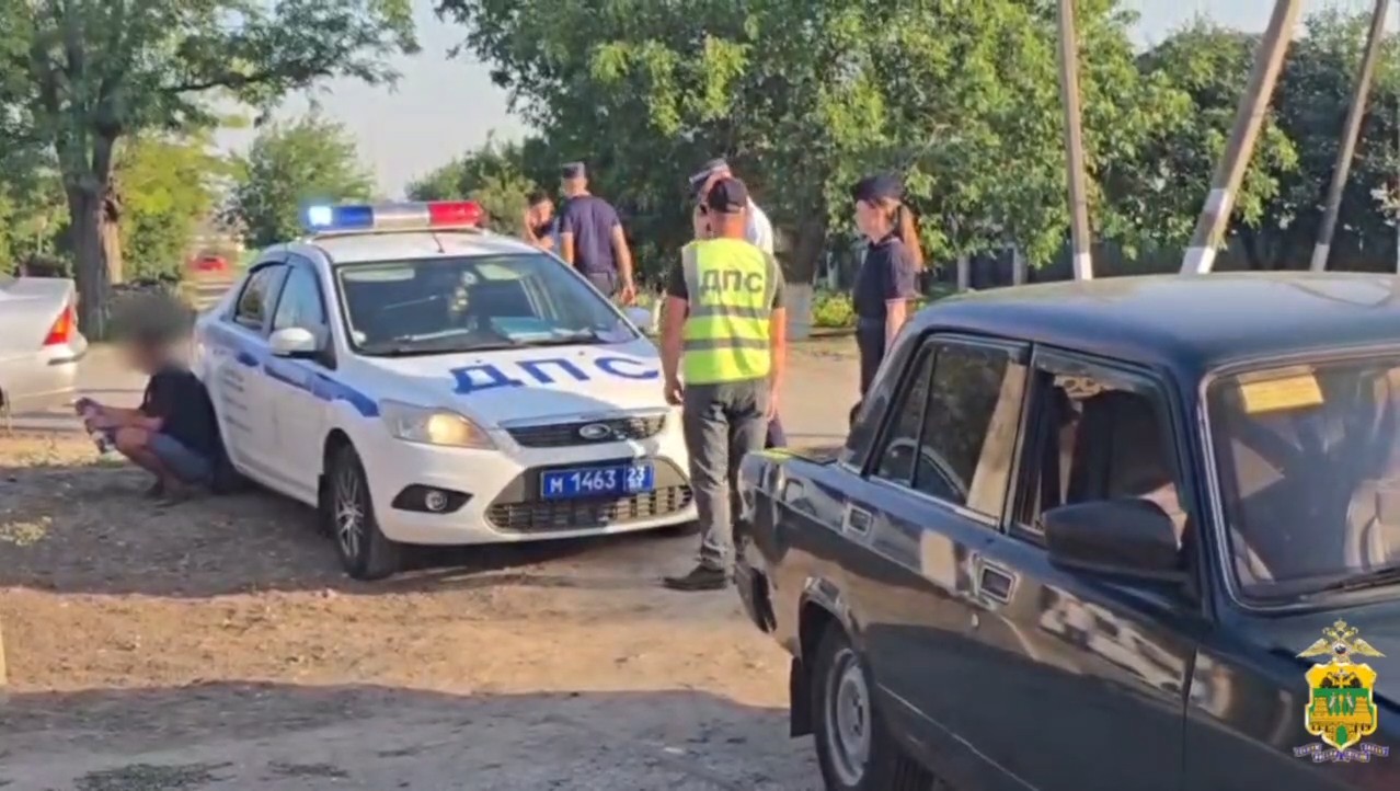 Житель станицы Каневской угнал машину, чтобы быстрее добраться до друзей