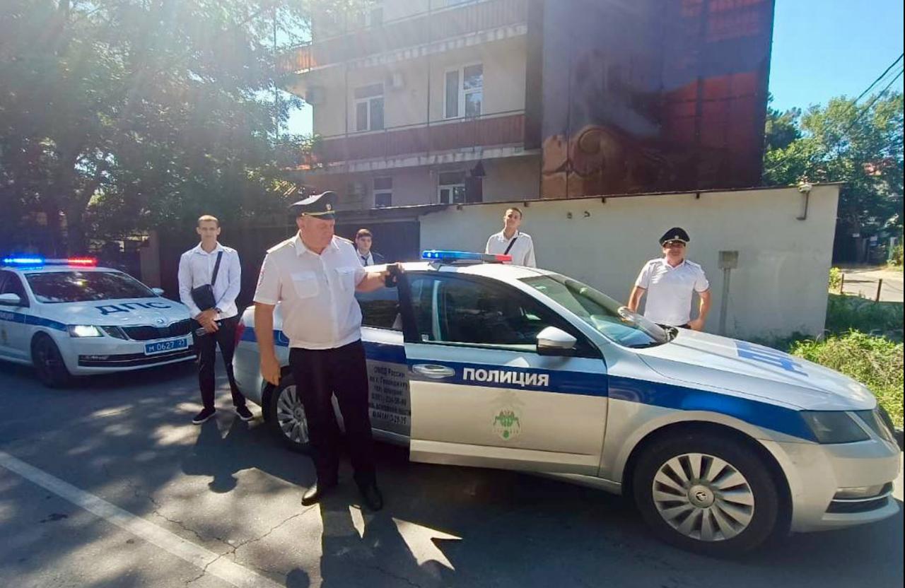Застрявших в пробке под Геленджиком выпускников вовремя доставили на ГИА