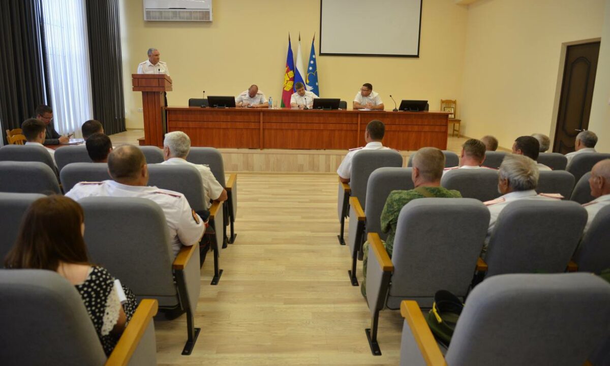 Вопросы воспитания и помощи бойцам СВО обсудили казаки в Крыловском районе