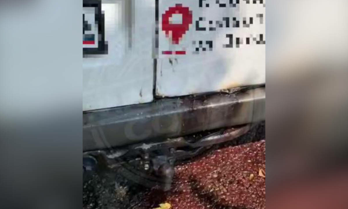 Капающая из микроавтобуса кровь напугала жителей Сочи