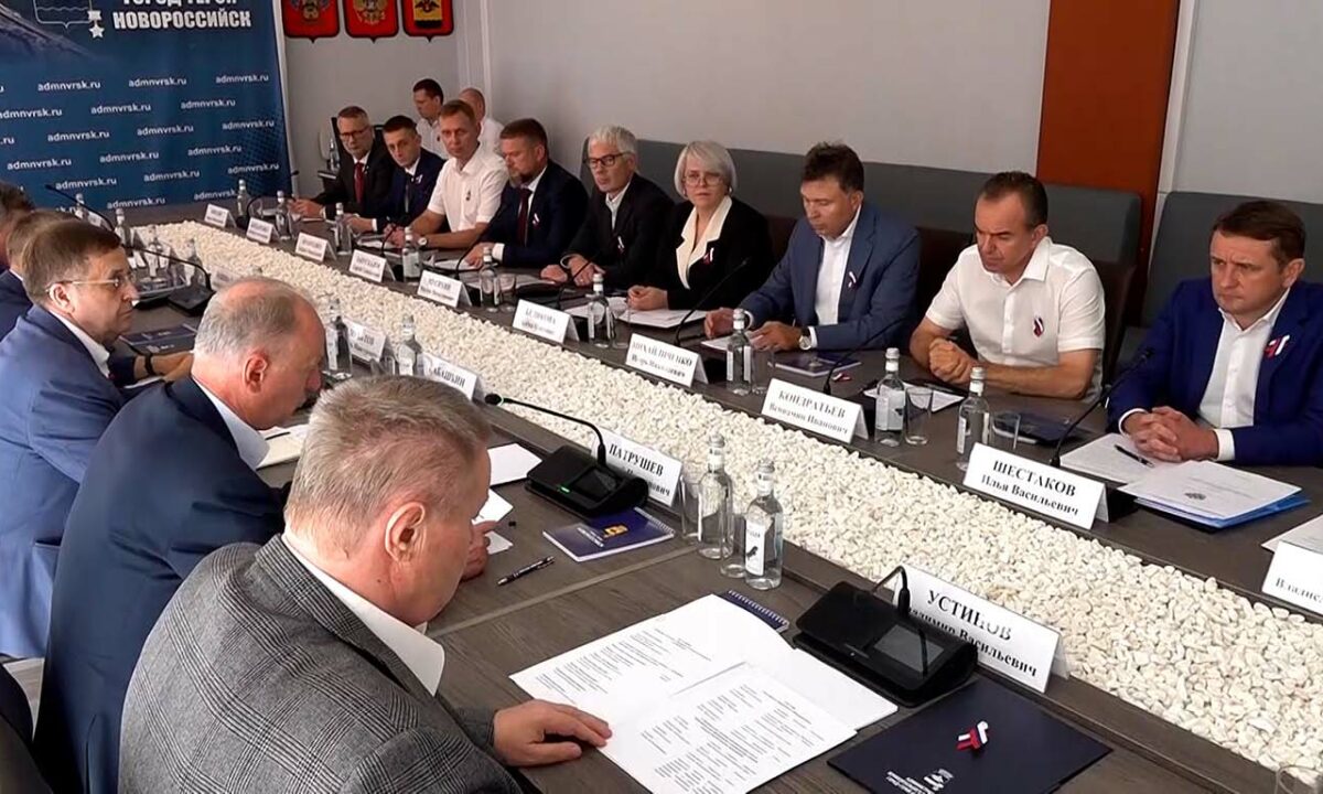 Патрушев и Кондратьев посетили Новороссийский морской торговый порт