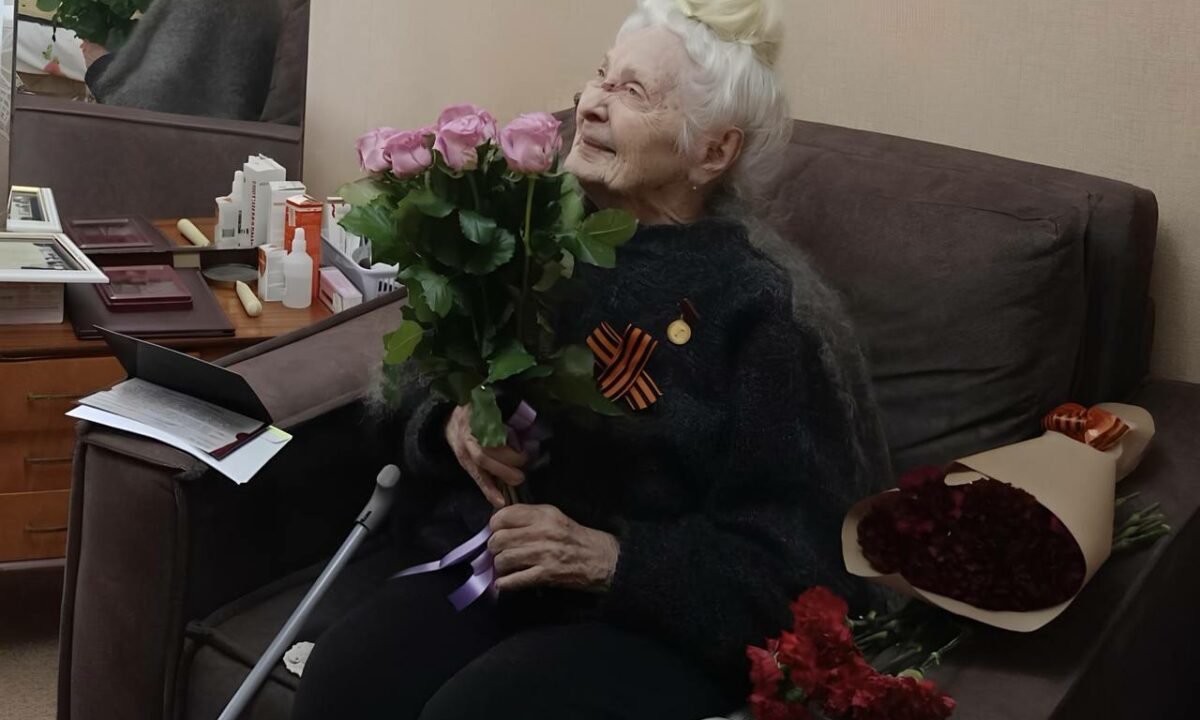 Вениамин Кондратьев поздравил со 101-летием ветерана Тамару Кассаеву из Сочи