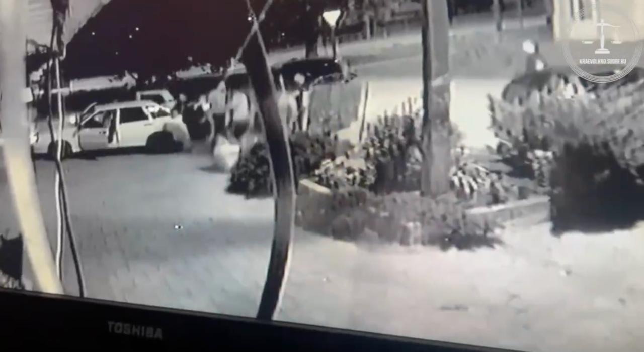 На 2 месяца арестовали подростка, избившего двух мужчин битой в Северском районе