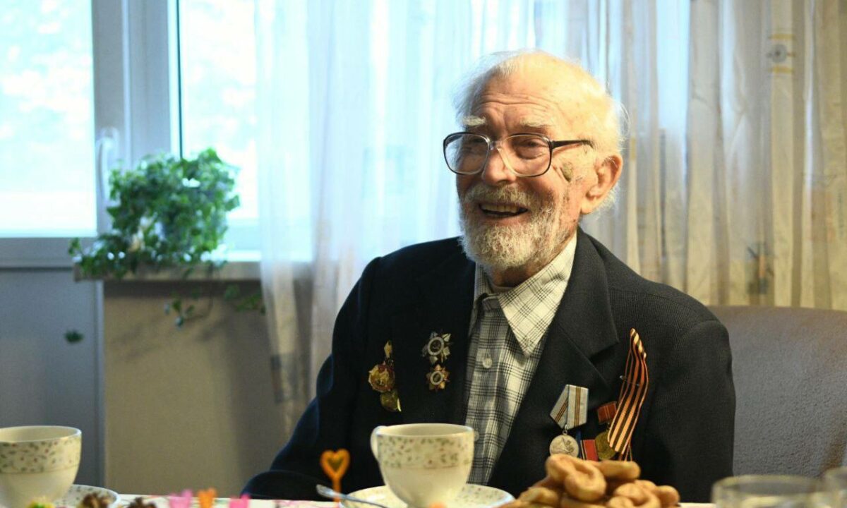 Вениамин Кондратьев поздравил со 101-летием ветерана войны из Краснодара