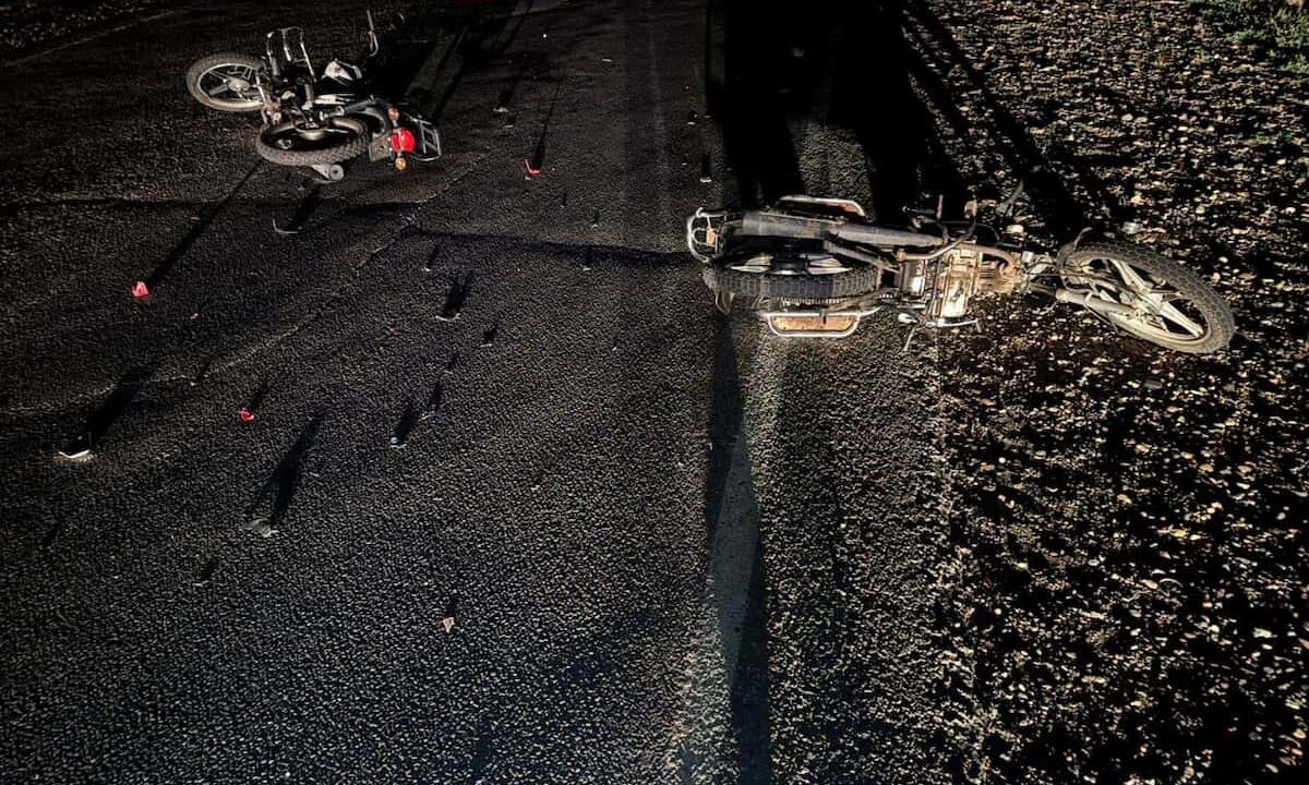 Двое водителей мопедов попали в больницу после аварии в Гулькевичском районе