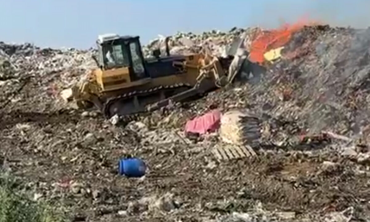 Мусорный полигон загорелся в поселке Двубратском под Усть-Лабинском