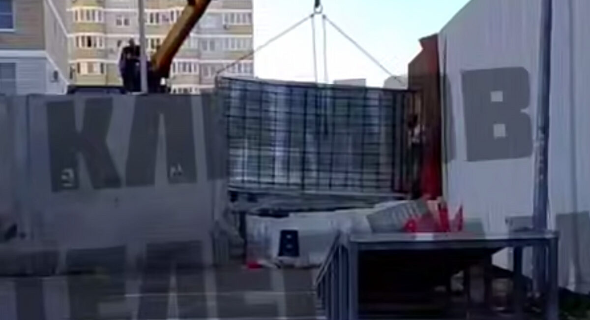 Судьбу забора возле ЖК на улице Заполярной в Краснодаре решат через неделю