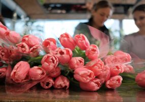 В России набор из цветов и конфет к 14 февраля обойдется почти в 5,5 тыс. рублей