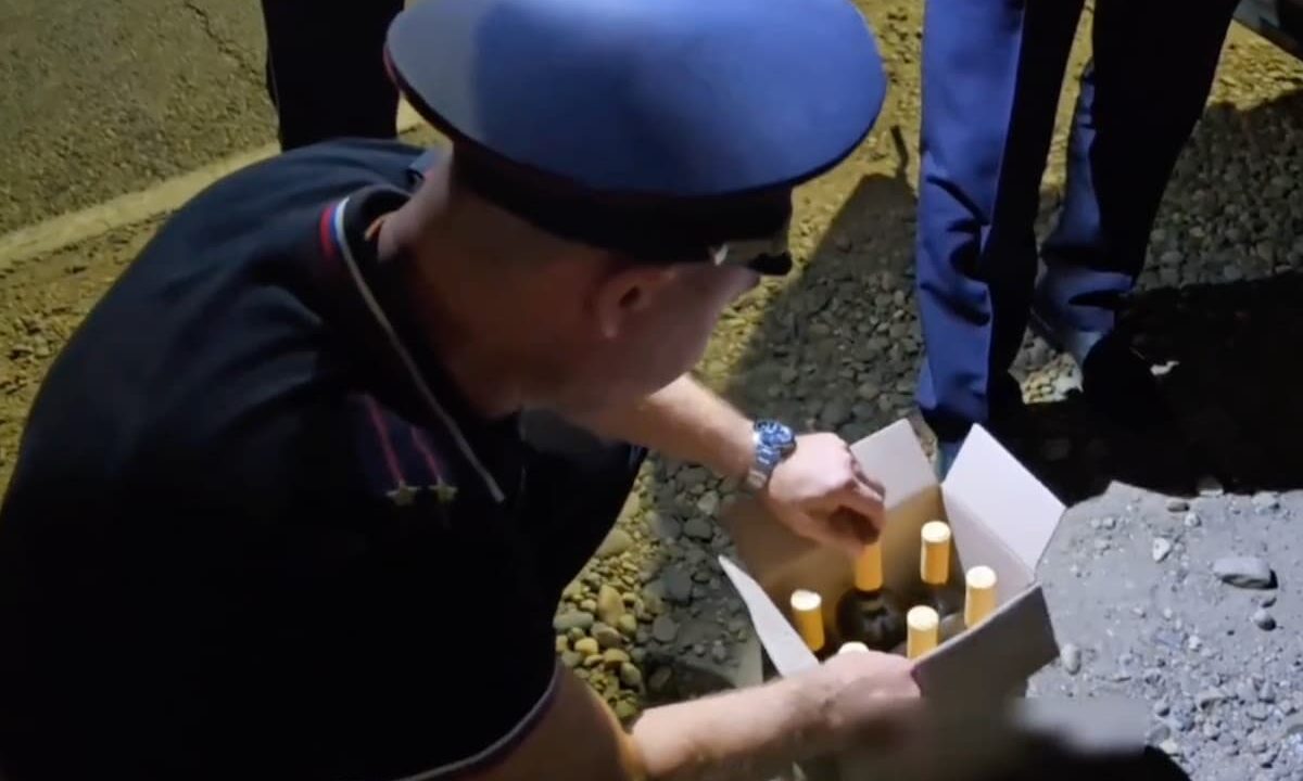 Полиция изъяла более 100 бутылок вина у водителя «Газели» в Каневском районе