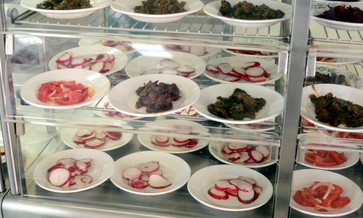 Ввести шведский стол в школах предложили в Госдуме РФ