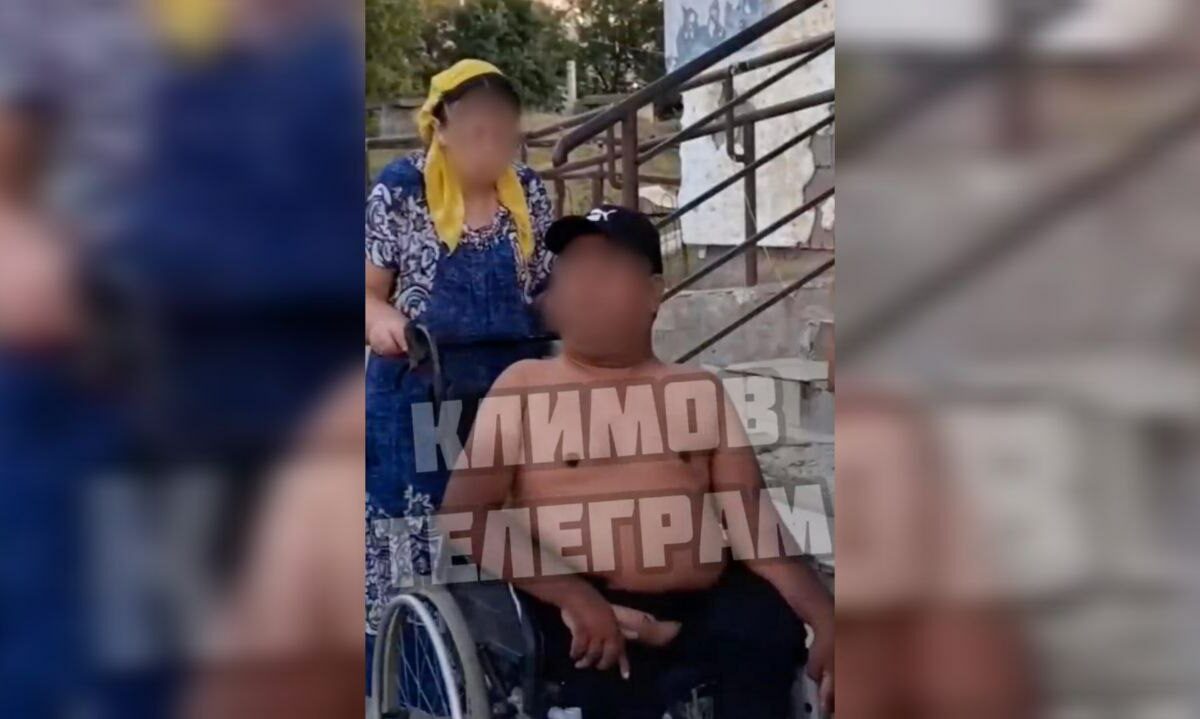 На Кубани мужчина в инвалидном кресле угрожал соседям и оскорблял полицейских