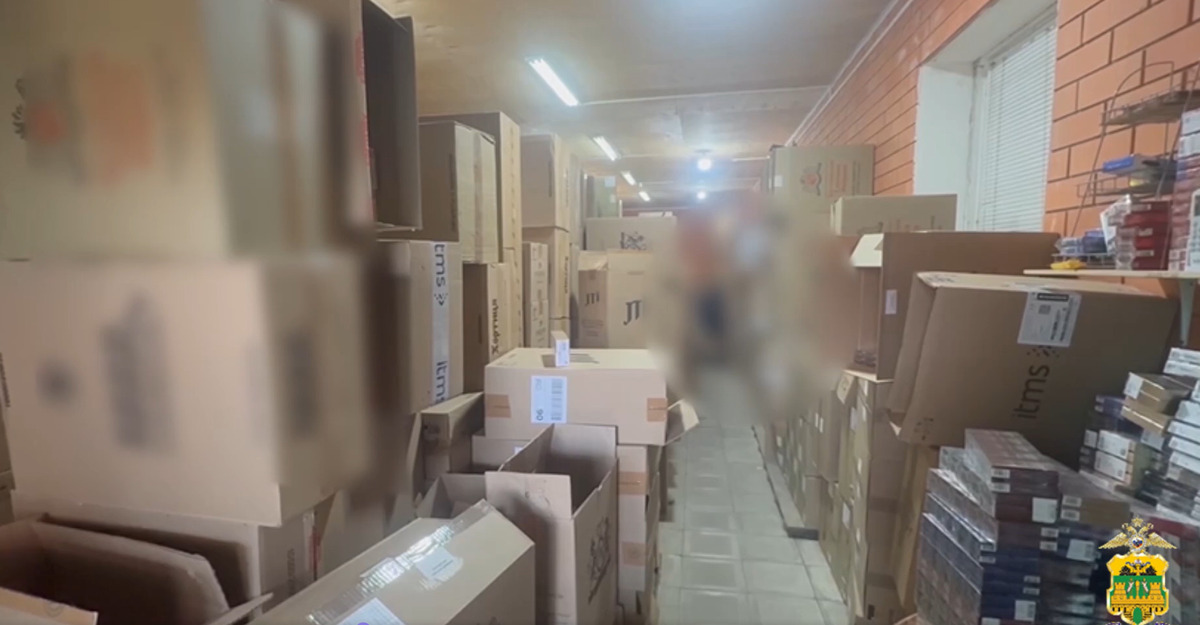 Более 140 тыс. пачек сигарет без маркировки изъяли в Лабинске