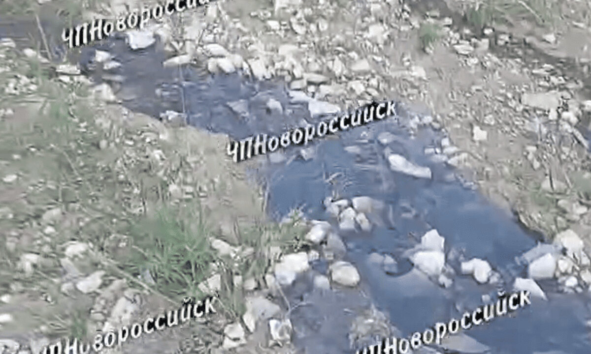 Последствия аварии на очистных сооружениях винзавода устраняют в Новороссийске