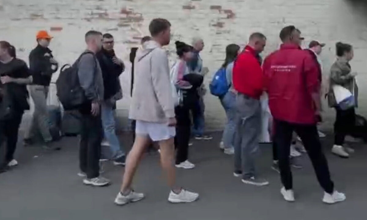 Базу отдыха под Геленджиком эвакуируют из-за лесного пожара
