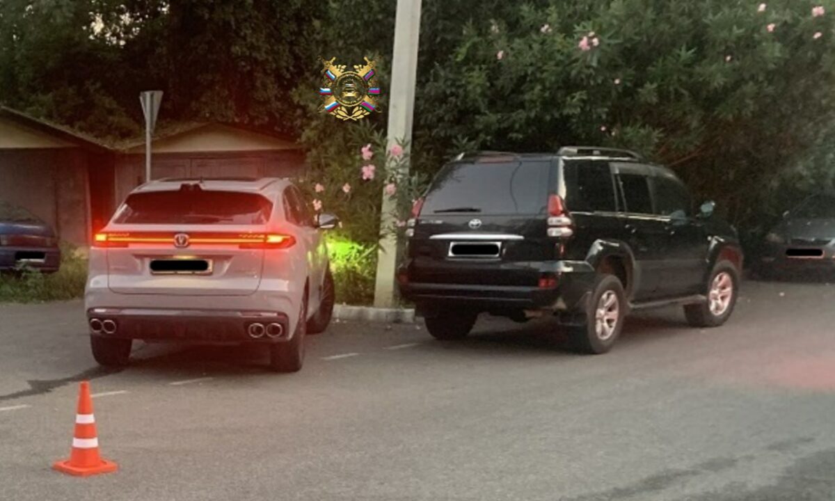 В Сочи кроссовер сбил 5-летнего мальчика, выбежавшего из-за стоявшей машины