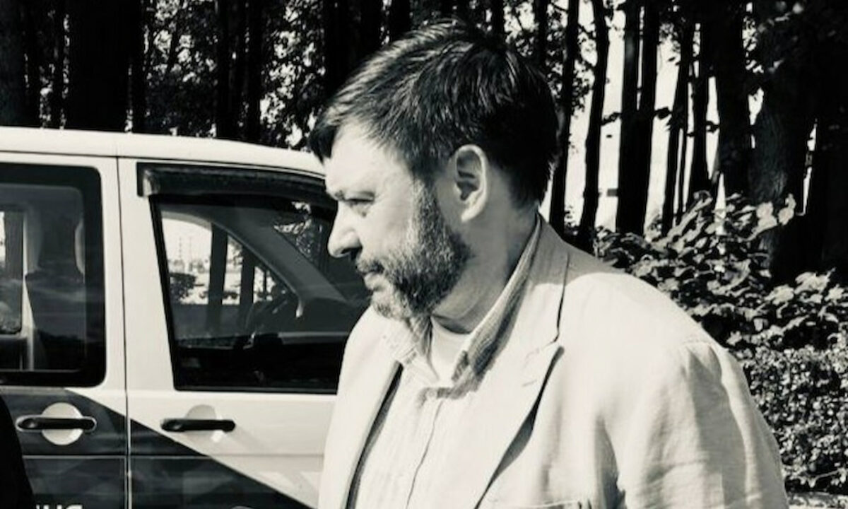 После тяжелой болезни на 59-м году жизни скончался журналист Кирилл Вышинский