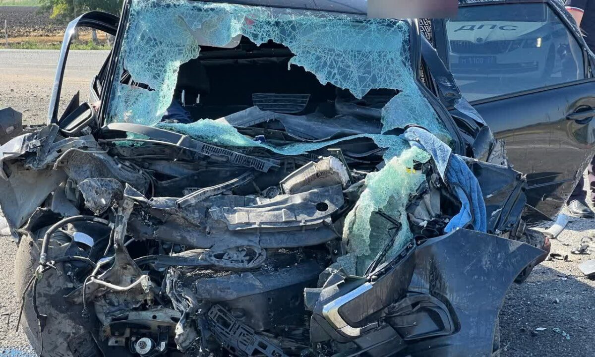 Внедорожник влетел в «Ладу» на перекрестке в Новопокровском районе, трое погибли