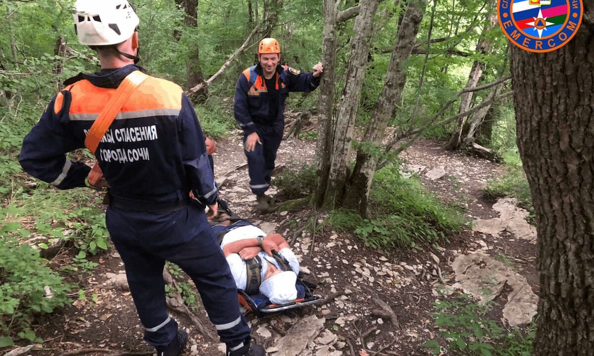 В Сочи турист сломал ногу во время прогулки по Агурским водопадам