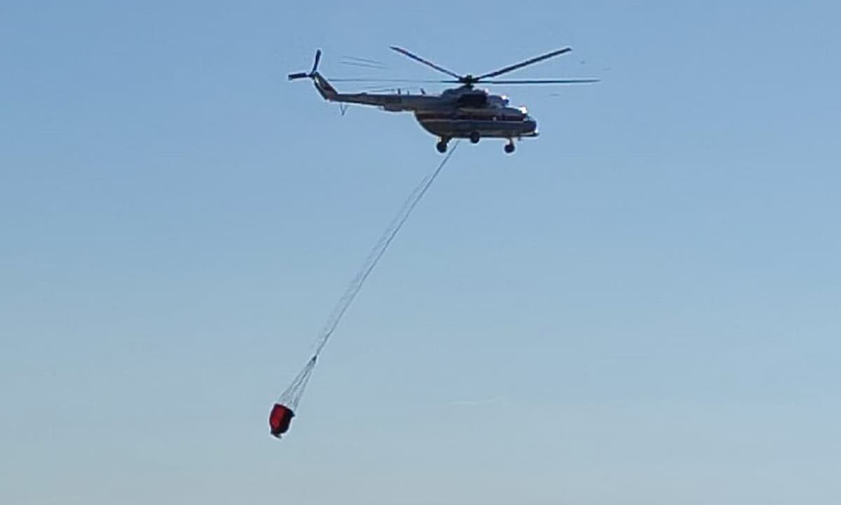 На горящий лес под Геленджиком сбросили уже более 120 тонн воды
