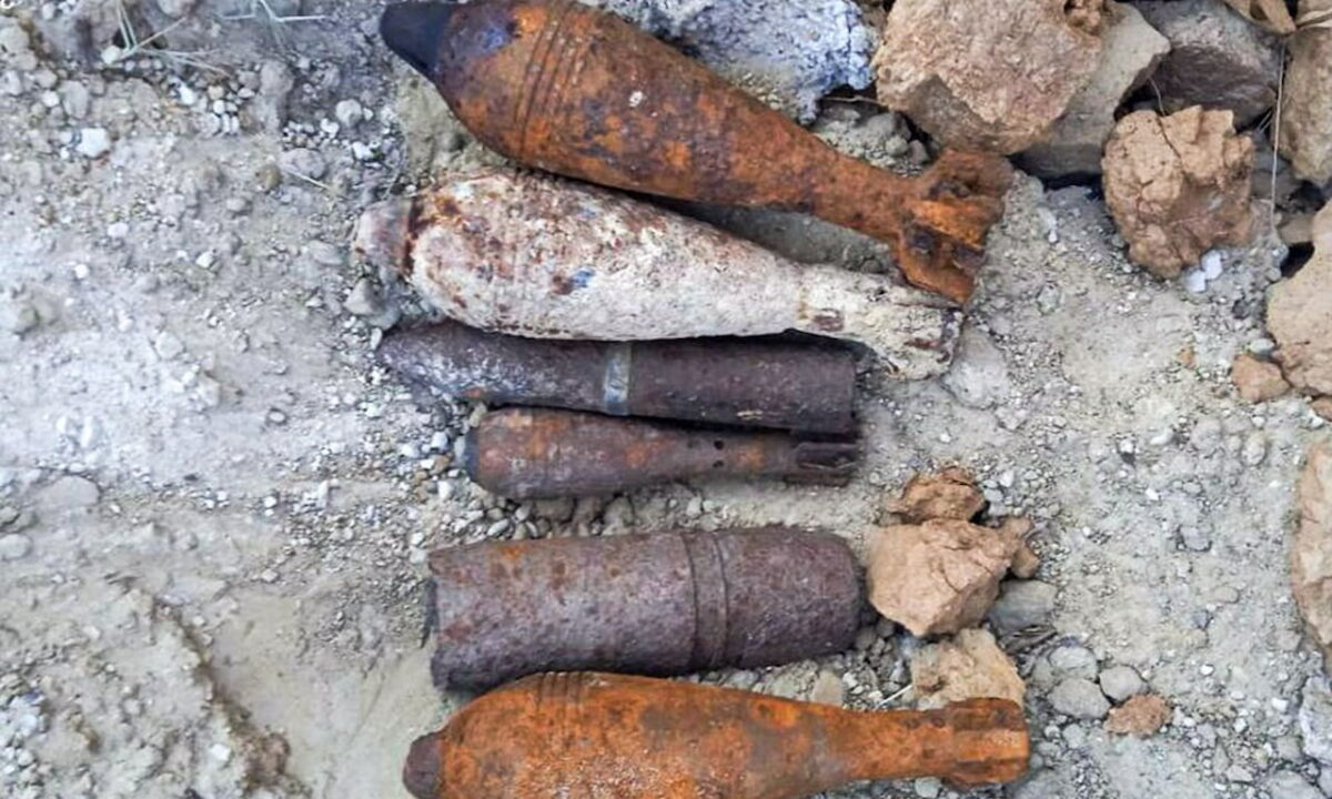 Артиллерийские снаряды и мины времен войны нашли в поле в Крымском районе