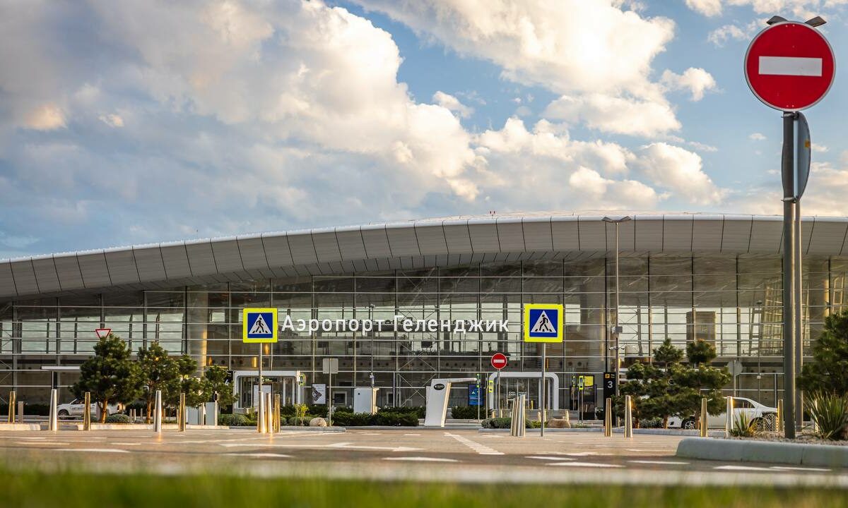 Аэропорт Геленджика 11 августа возобновил работу после суток простоя