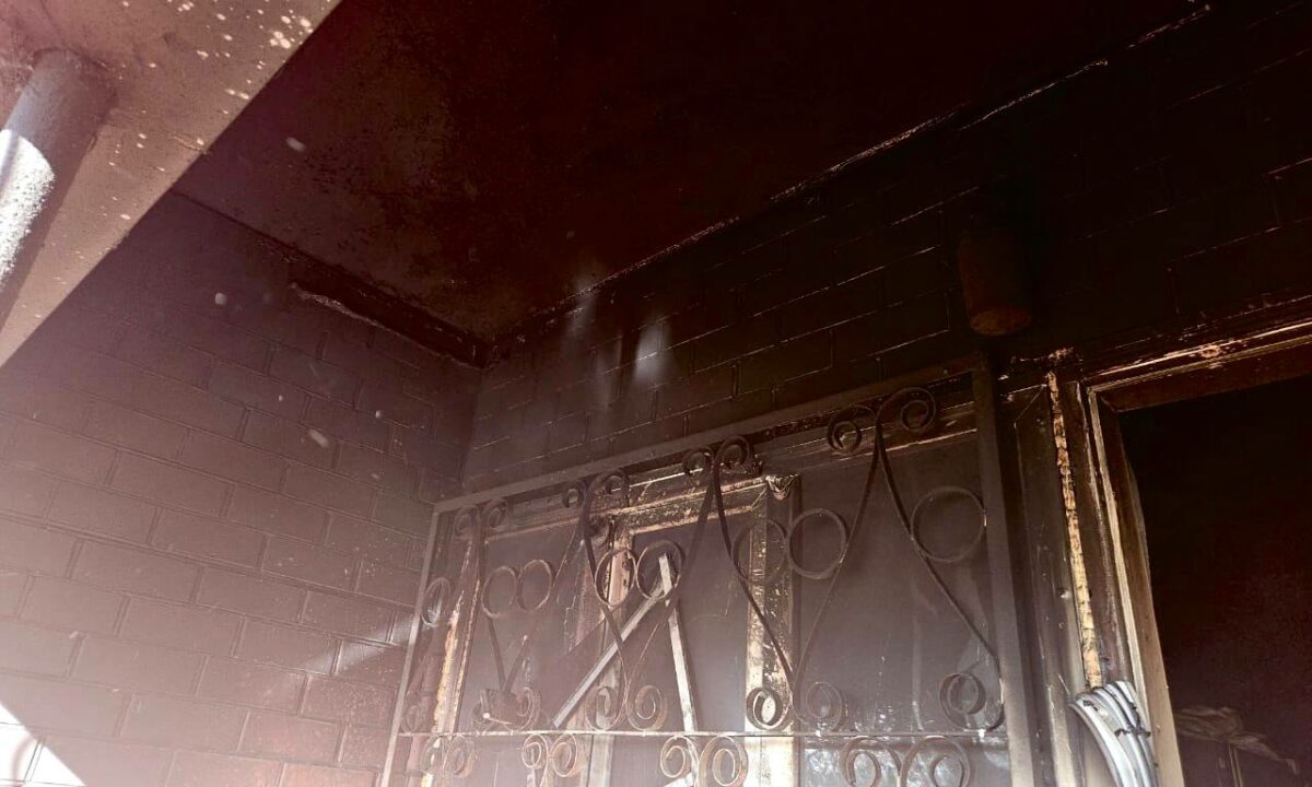 Пенсионер попал в реанимацию с ожогами после пожара в Ленинградском округе