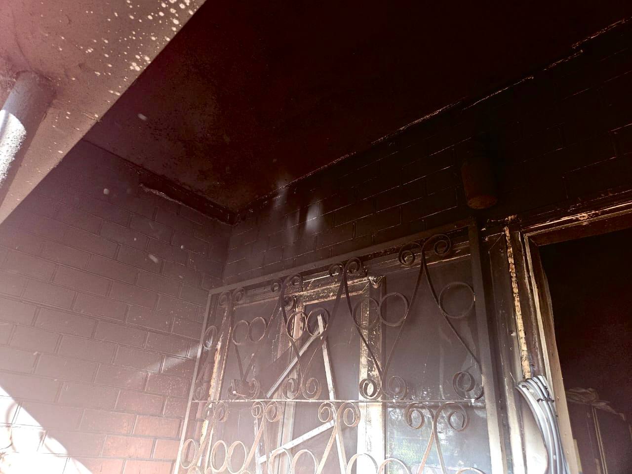Пенсионер попал в реанимацию с ожогами после пожара в Ленинградском округе