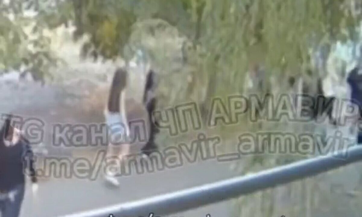 В Армавире полиция выясняет обстоятельства конфликта между мужчиной и подростком