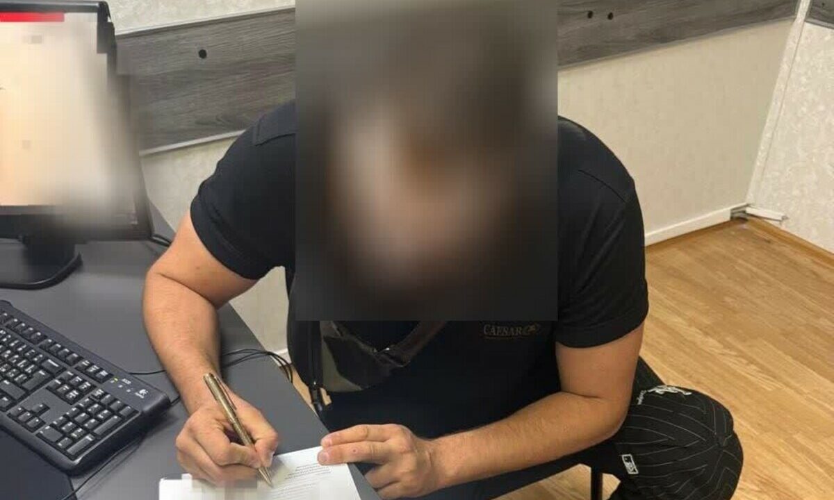 Полиция Новороссийска нашла мужчину, раскидавшего листовки с рекламой наркошопа