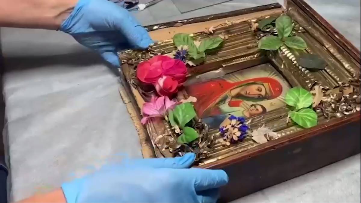 Появилось видео допроса женщины, принесшей бомбу в иконе к зданию ФСБ в Крыму