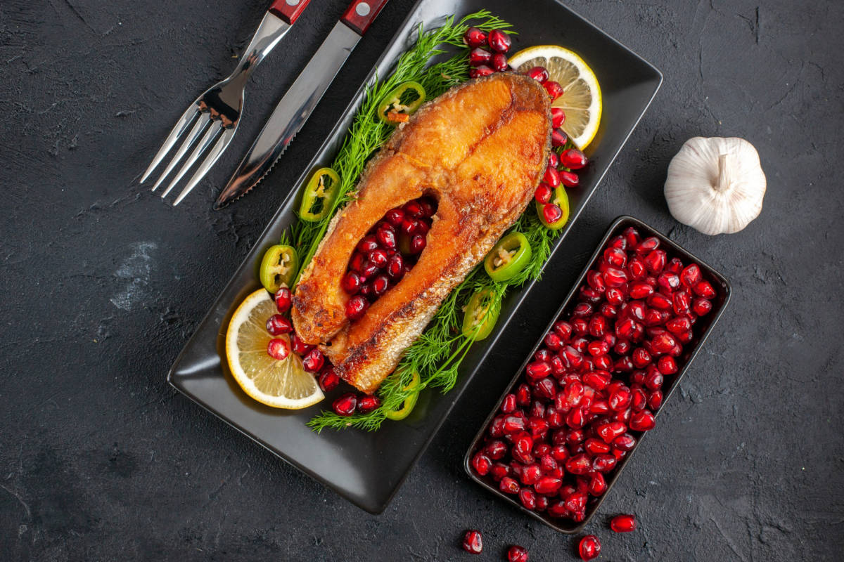 Быстро и вкусно: два простейших рецепта красной рыбы в духовке