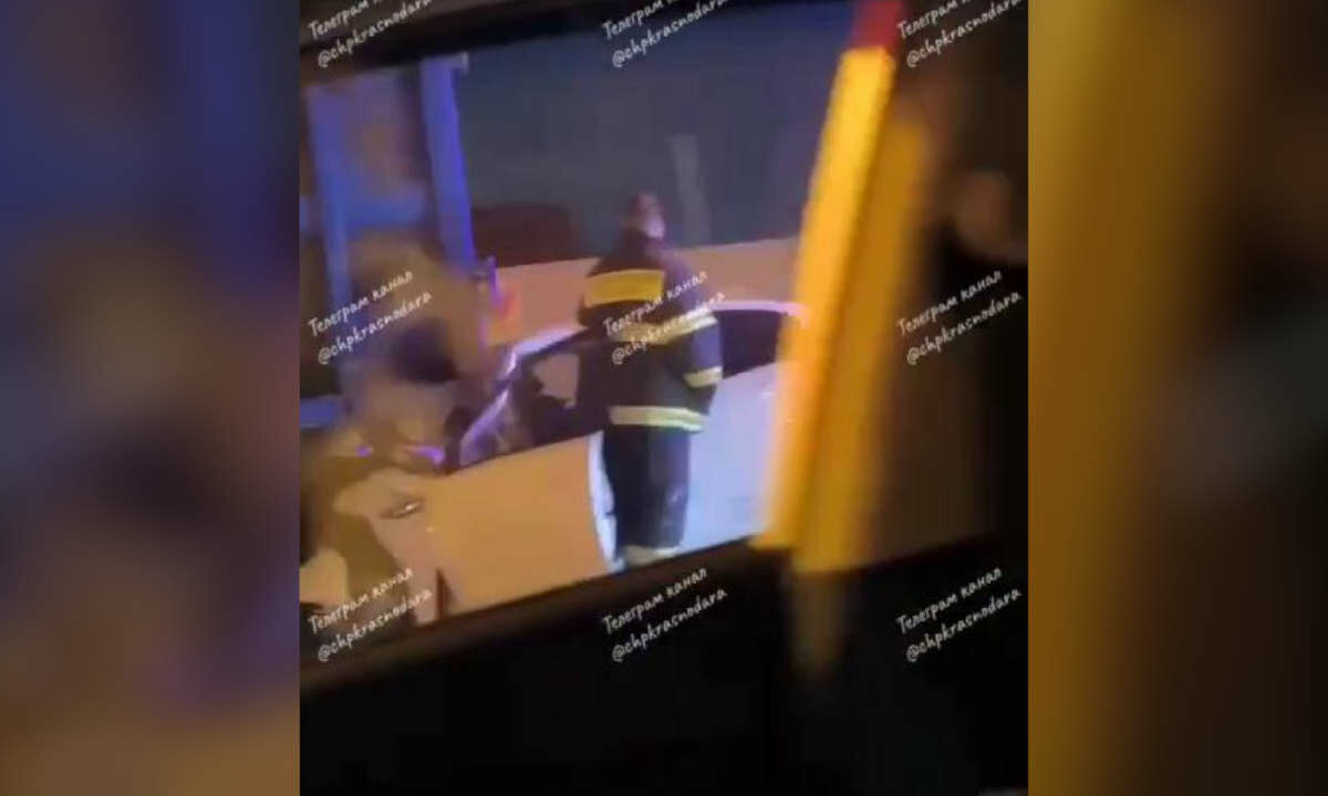 Две пассажирки легковушки погибли в ДТП с КамАЗом в Краснодаре