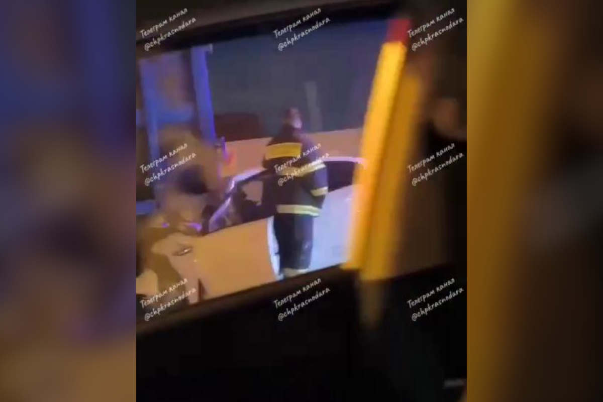 Две пассажирки легковушки погибли в ДТП с КамАЗом в Краснодаре